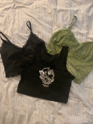 3pack linnen - Svarta linnet me spets är storlek S, de andra två är M