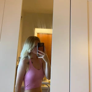 Rosa Halterneck - Superskön och fin halterneck i rosa.