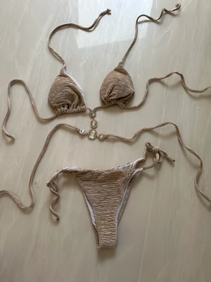 Bikini  - Bikini från SHEIN köpte bara för en bild använt aldrig i stranden 