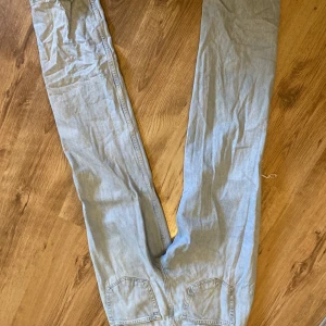 Jeans - Detta är ett par jeans från Gina Tricot de är i storleken 38 jag säljer de då det är får små för mig