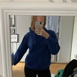 Så snygg hoodie i royal blue från Cubus. Storlek s 💙