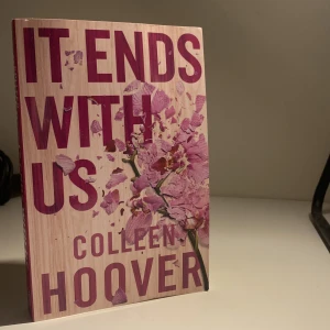 säljer ” it ends with us”🩷 - säljer boken då den aldirg har läst eller kommer att läsas🩷