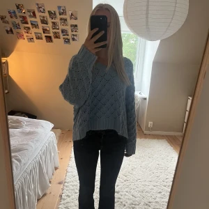 Stickad tröja  - Så fin stickad tröja från zara. Jättebra skick och i storlek s. Hör av dig om du undrar något🩷