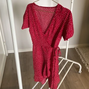 Kläning - Kläning igen SHEIN, fint skick, st s