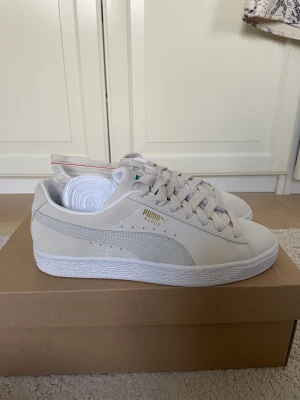 Puma sneakers  - Gråa sneakers från Puma, helt oanvända i storlek 38.5. 