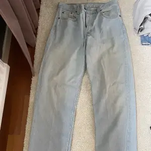 Säljer dess fina jeans från levis, dem är i fint skick💖