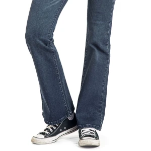 Bootcut Jeans - Jättefina lågmidjade bootcut jeans! Köptes på emps hemsida för något år sedan för ca 500 kr. De är i jättefint skick och säljs då de har blivit försmå. Lånade bilder. Är i strolek W27L30, men skulle säga att det motsvarar xs-s.