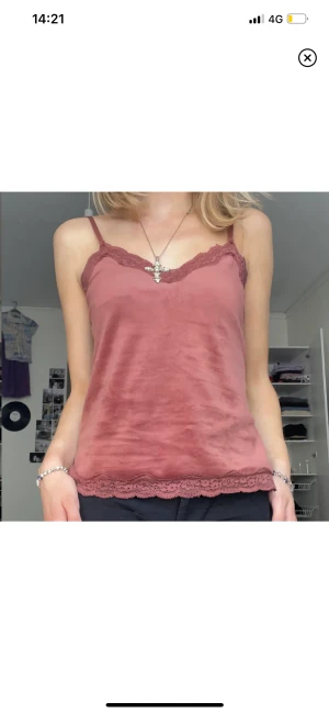 linne  - ett fint rosa linne som jag inte använder längre försöker bli av med lite saker då jag behöver pengarna just nu