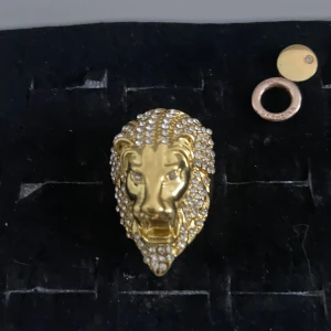 Guld ring  - As snygg maffig guld ring! Så snygg nu när stora ringar är populära!❤️ NEDSSAT I PRIS KOSTAR 80kr INNAN KOSTADE DEN 100kr! GÄLLER ENDAST I 5 DAGAR