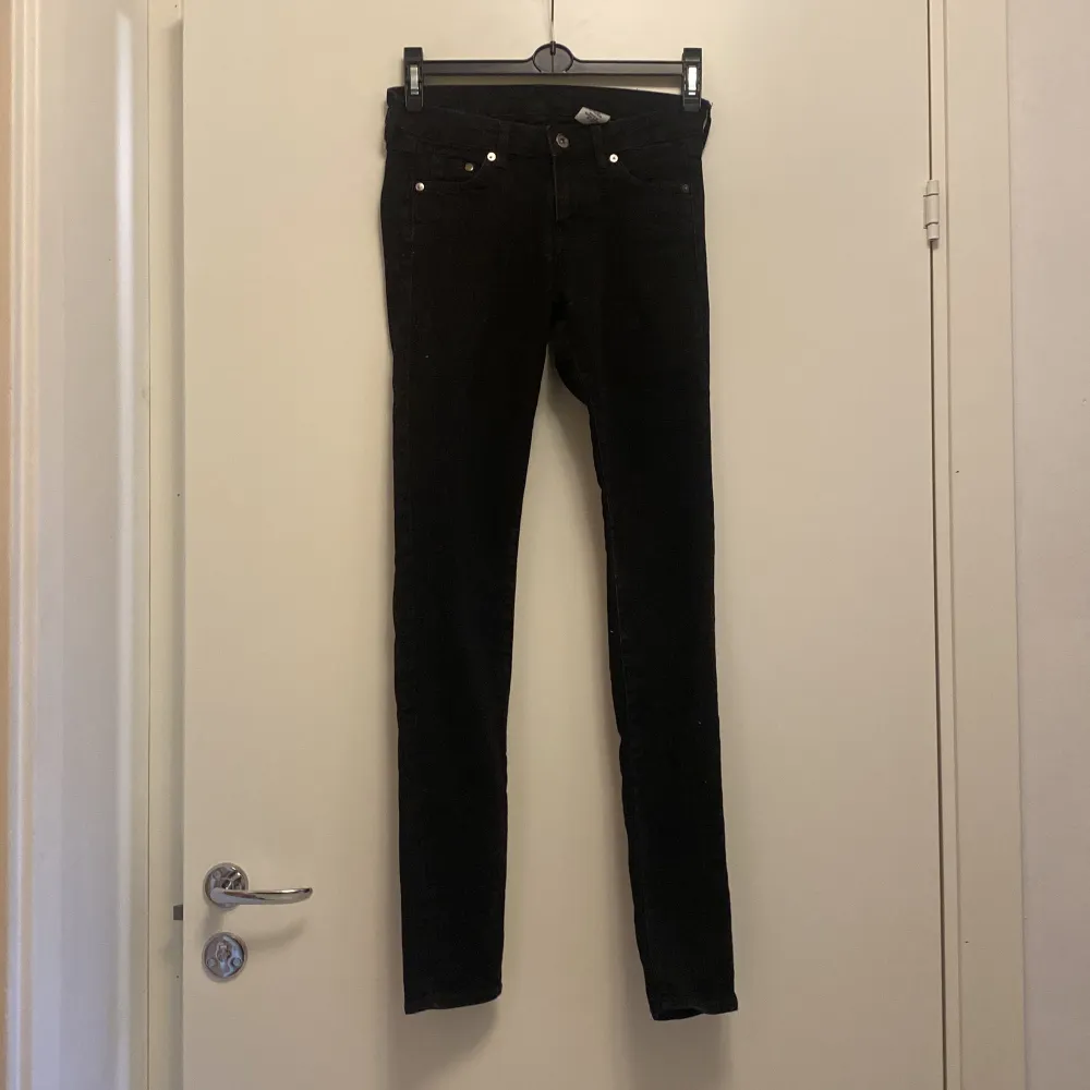 Low waist byxor från H&M. Aldrig använda.. Jeans & Byxor.