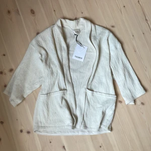 Kofta från Pull&Bear - Kofta från Pull&Bear, aldrig använd, fint skick i storlek small 💕