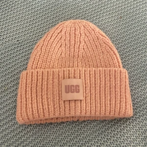 Ugg mössa - Ugg mössa endast använd ett fåtal gånger, köpt för 500