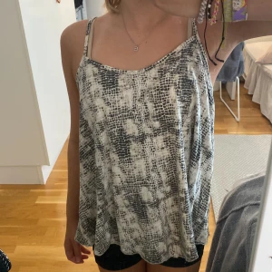 tröja  - fint linne, inte änvänd, fint skick🩷