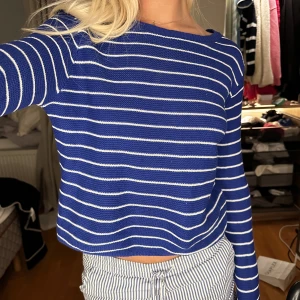 Randig stickad tröja - Superfin o mysig tröja från mango. Stl S men sitter mer som en M. 