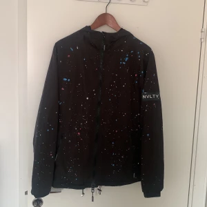 Nvlty vind/regn jacka - Använder inte längre