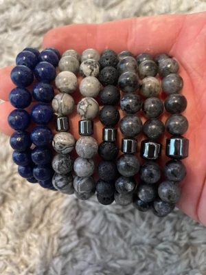 Trendiga armband - Snygga armband som passar till allt. Har du några frågor är det bara att skriva ett meddelande.