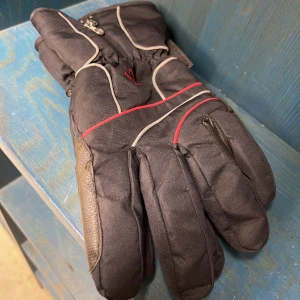 Hanskar  - Hanskar säljes. 