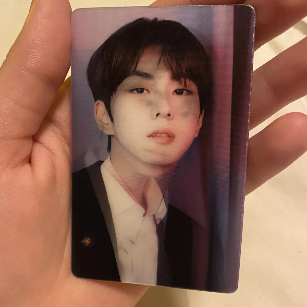 Äkta Jungwon holo photocard i bra skick🥰. Övrigt.