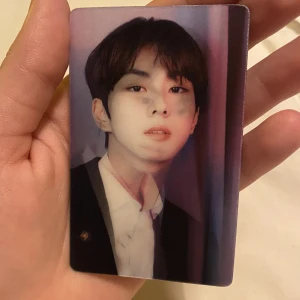 Jungwon holo card📀 - Äkta Jungwon holo photocard i bra skick🥰
