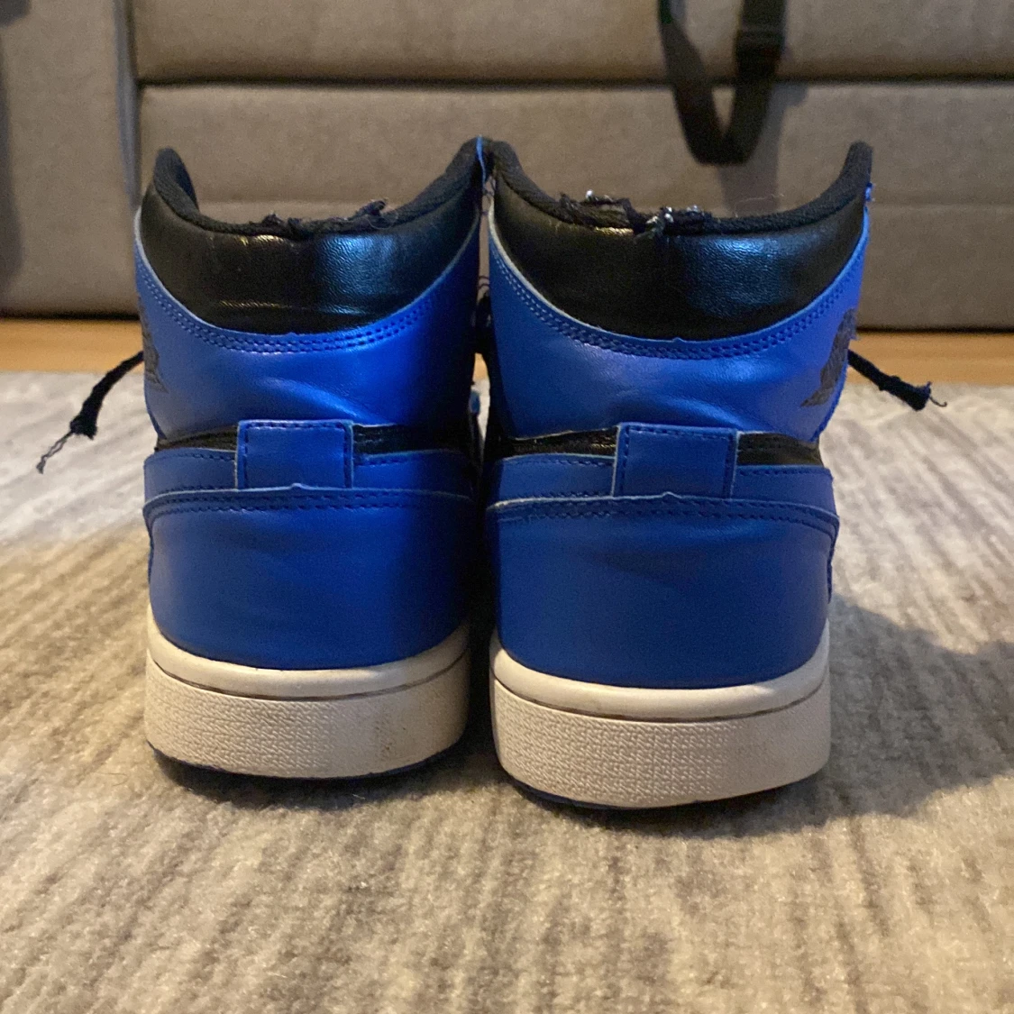 Jordan 1 mids royal blue - 90