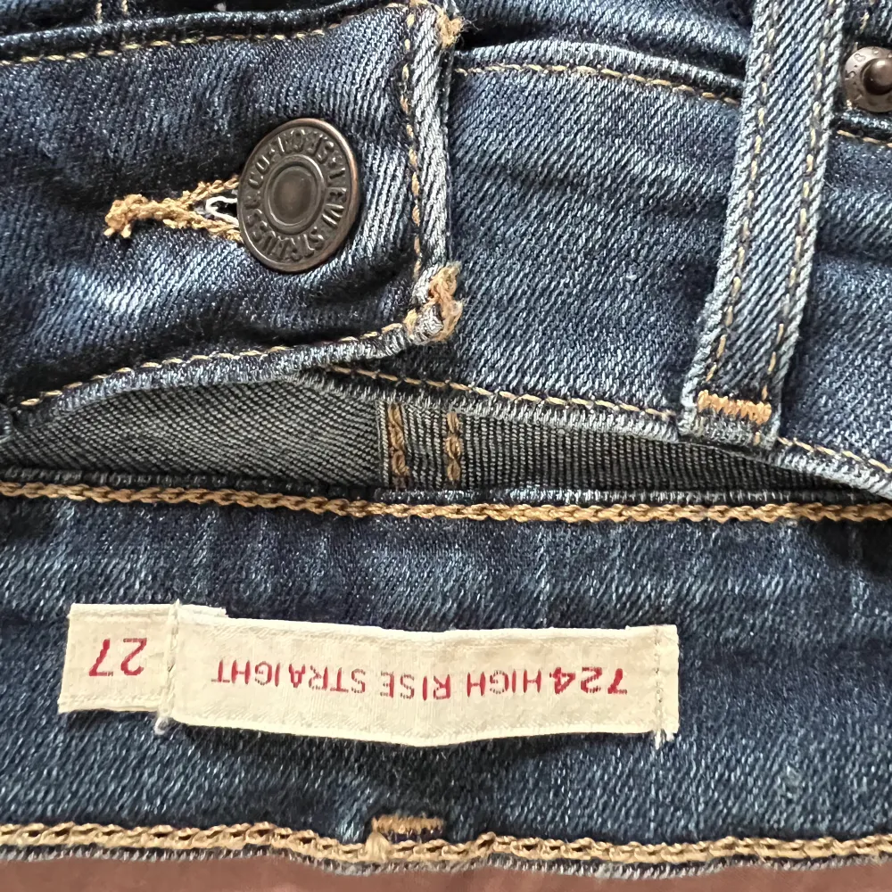 Levis 724 High Rise Straight W 27 L 28 Endast använda en gång. Jeans & Byxor.