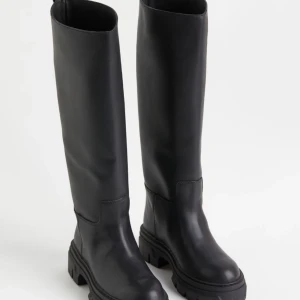 Boots  - Boots i storlek 37 ifrån hm i fräscht skick! Nypris 749🤍✨