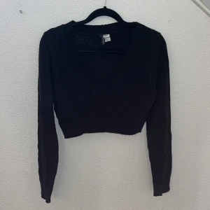 Stickad tröja - Stickad H&M tröja!  Skönt material, storlek S.