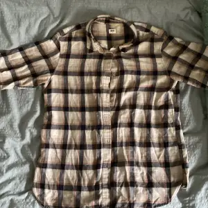 Overzied flanellskjorta från Uniqlo. Super skön i materialet. Perfekt för hösten. 