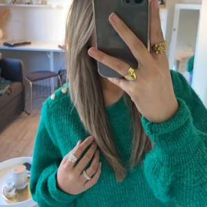 Stickad tröja - Superfin grön stickad tröja från Lindex💗 Använd fåtal gånger så i fint skick💗Använd gärna köp nu knappen!