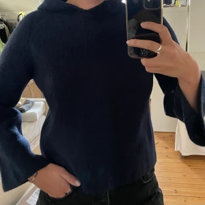 Soft Goat cashmere Hoodie - Min favorit hoodie i världen, den är storlek M men väldigt liten så skulle verkligen säga S! Därför jag säljer den 