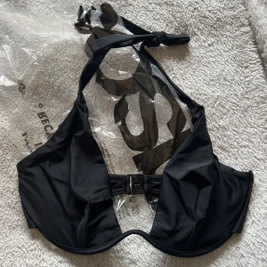 Bikiniöverdel  - Bikiniöverdel med bygel. Oanvänd. Säljer i 2 olika storlekar, 75H och 75G. Org. Pris 229kr.