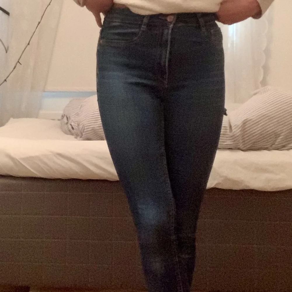 Jätte snygga skinny jeans från Gina som är i jätte bra skick. Jag är öppen för alla prisförslag! Vill gärna få sålt!💕💕. Jeans & Byxor.