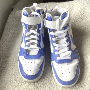 Lila Nike Skor💜 - Snygga lila unisex nike-skor i storlek 40!💜