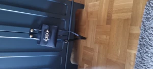 Väsk - Helt ny väska använt lite  kan nu sälja 650. Nytt pris var över 1100. 