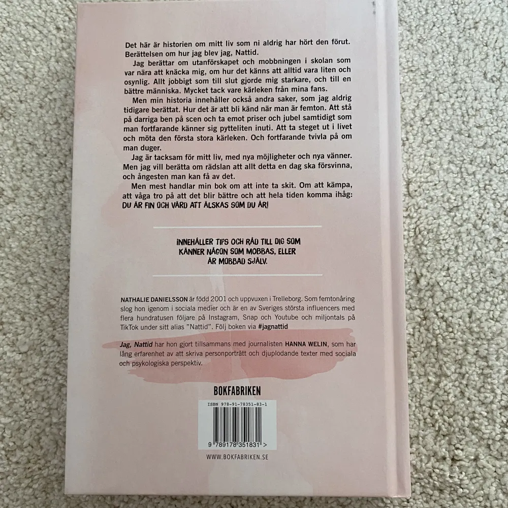 Nathalie Danielssons bok ”Jag, Nattid”  Köpt för ca 200kr, säljer den för 60kr, priset kan diskuteras 💕 köparen står för frakten. Övrigt.