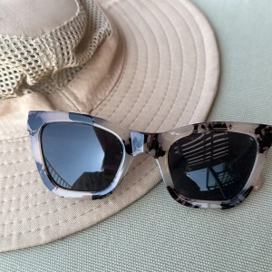 Solglasögon  - Solglasögon från A.Kjaerbede, ej använda!  170kr ink frakt 