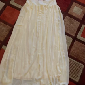 Lång kjol  - En jättefin somrig kjol som inte har kommit till användning👍 själv sydd 🙌🏻