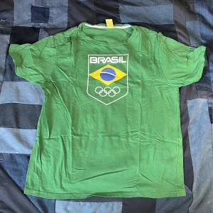 Brasil T-shirt  - Inget fel med den, dm vid frågor:)