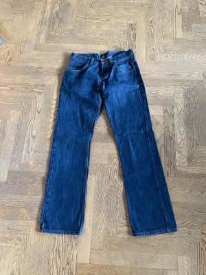 Lee Bootcut Jeans - Bootcut jeans från Lee i toppen skick! Storlek 30 X 32 med fin marinblå färg! Skriv om ni har några frågor!