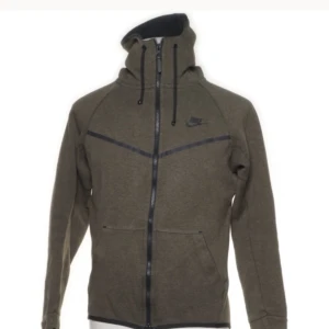 Nike hoodie  - Säljer nu min jättesnygga Nike hoodie som jag köpte på sellpy, priset är ej bestämt så vid frågor är det bara att höra av sig🌸