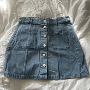 Jeanskjol  - Jeanskjol med hög midja 💕