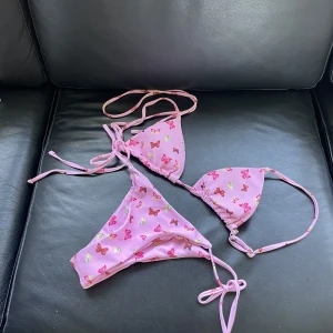 Bikini rosa - Säljer denna superfina bikinin då jag har en snarlik hemma redan! Storlek s <3 (helt oanvänd)