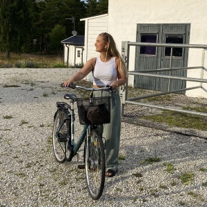 Linnebyxor Weekday stl 38 - Linnebyxor Weekday, stl 38, färg: khakigrön