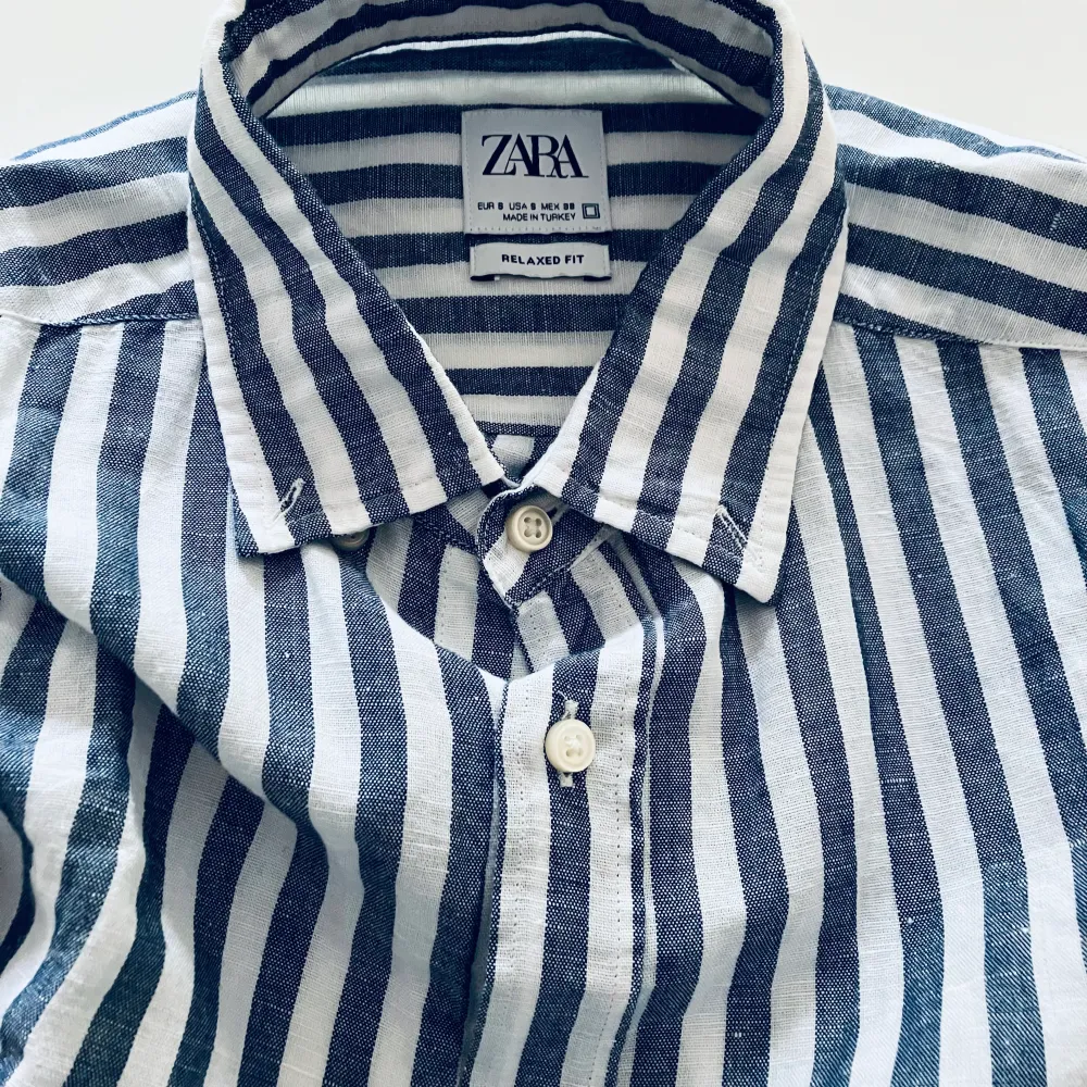 Zara, klassisk linneskjorta, som ny. Skjortor.