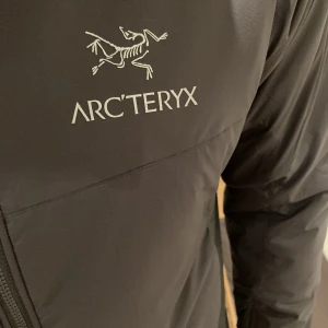 Arc’Teryx - Säljer min arc’teryx jacka. Perfekt skick. Vattentät och samtidigt väldigt snygg och lagom värmande. Perfekt höst/vårjacka.