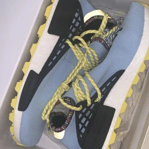 Human Race  - Ett par riktigt fina human race o toppskick! Sällan använt och därmed väldigt lite slitage. 