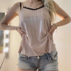 Linne - Säljer denna super söta sommar linne för att den inte kommer till användning 