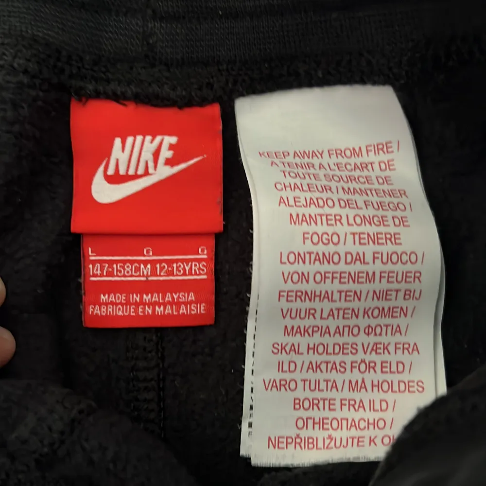 Nike byxor Säljs för knte kommit till någon sorts av användning 12-13 år/147-158. Jeans & Byxor.