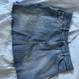Söt jeans kjol i bra skick💙Storlek 36