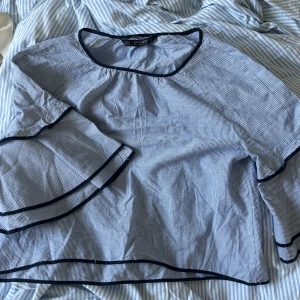 Zara blus  - Jätte söt zara blus i väldigt bra skick💙Endast använd några fåtal gånger